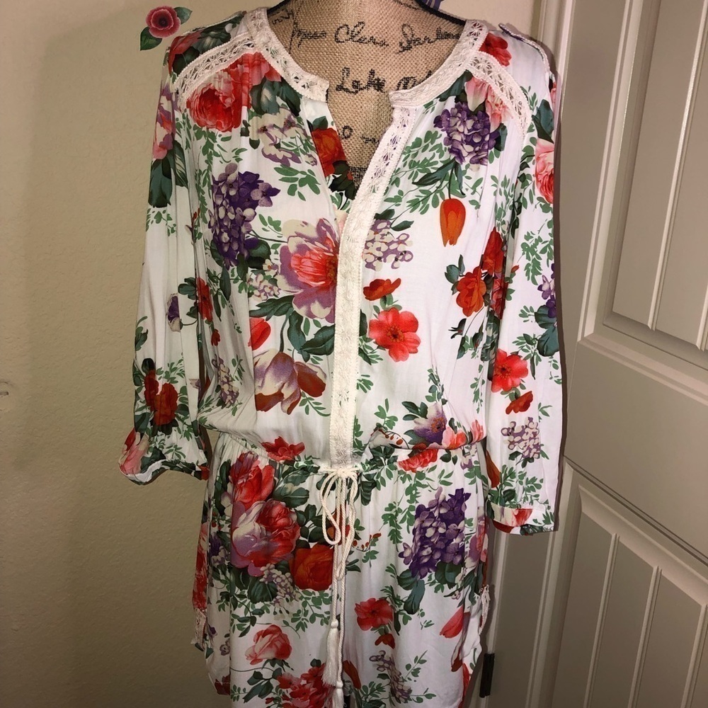 Chelsea & Violet Floral Lace Trim Tassel Tie Short Romper White Multicolor S